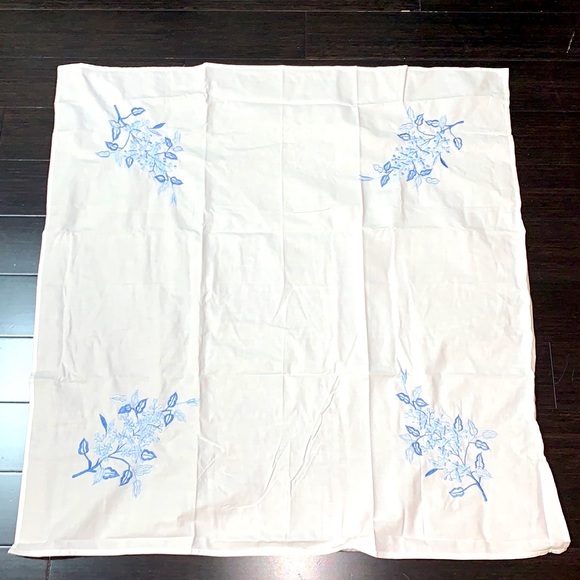 ☀️Weekend SALE☀️Home styling 🪻April Cornell Embroidered Tablecloth - Picture 3 of 6